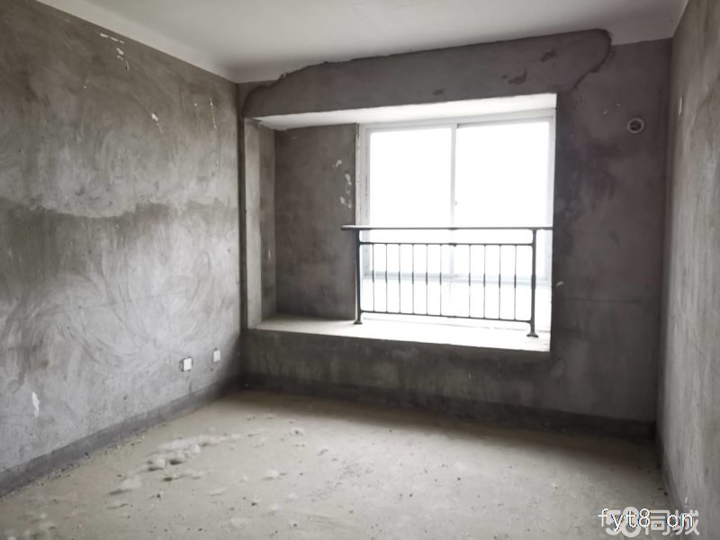 金马中央公馆 118平 72万 急卖 4个房间房 玉泉学校