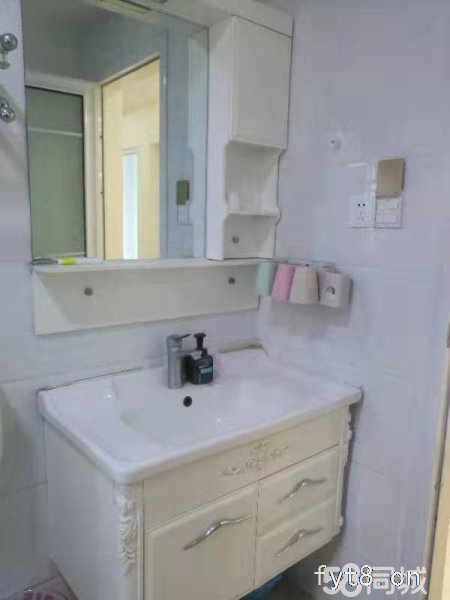 中央豪景 电梯十楼 赠送10平方 四室一卫