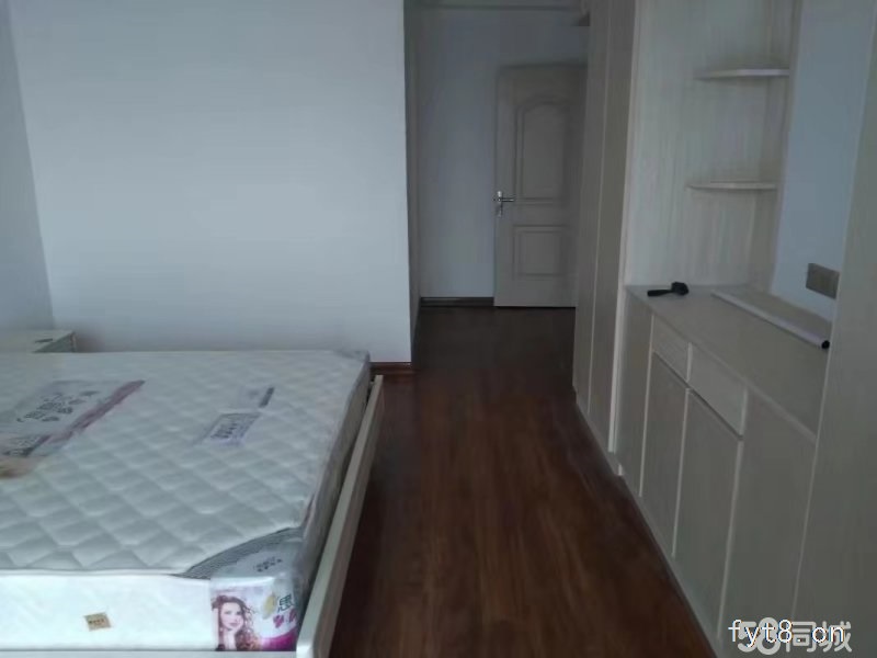 城市花园电梯房125平精装