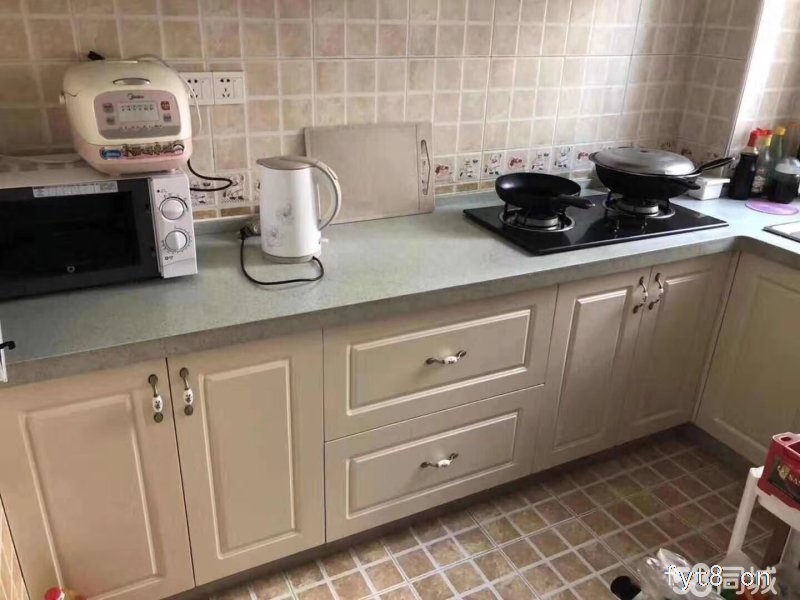 万宇小区 二楼精装修125平81万带储物间 诚心卖 一小学校